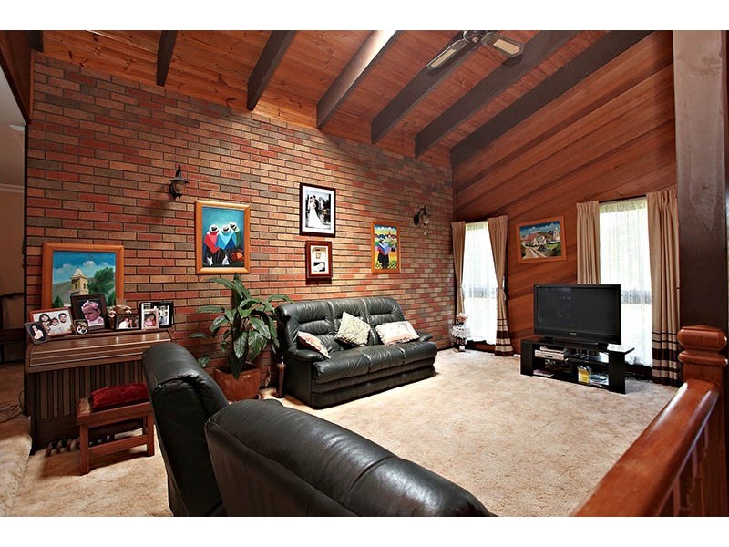 10 Broula Court, Taylors Lakes VIC 3038