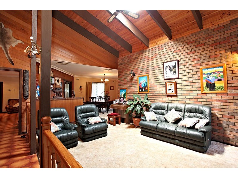 10 Broula Court, Taylors Lakes VIC 3038