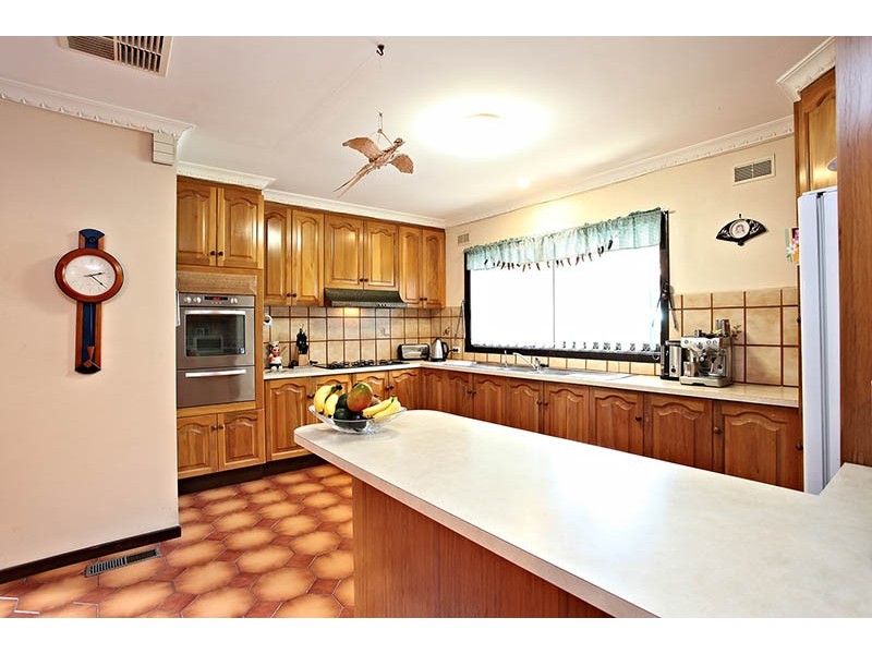 10 Broula Court, Taylors Lakes VIC 3038