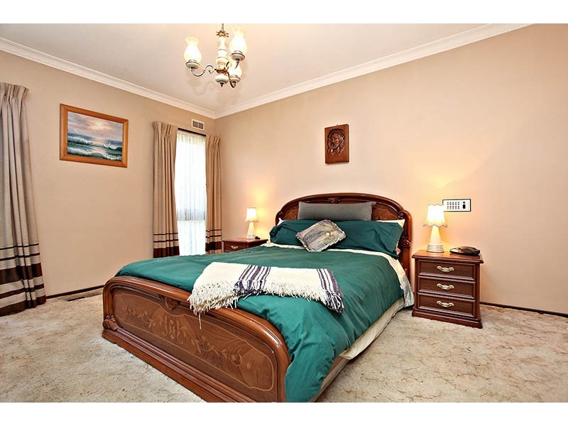 10 Broula Court, Taylors Lakes VIC 3038