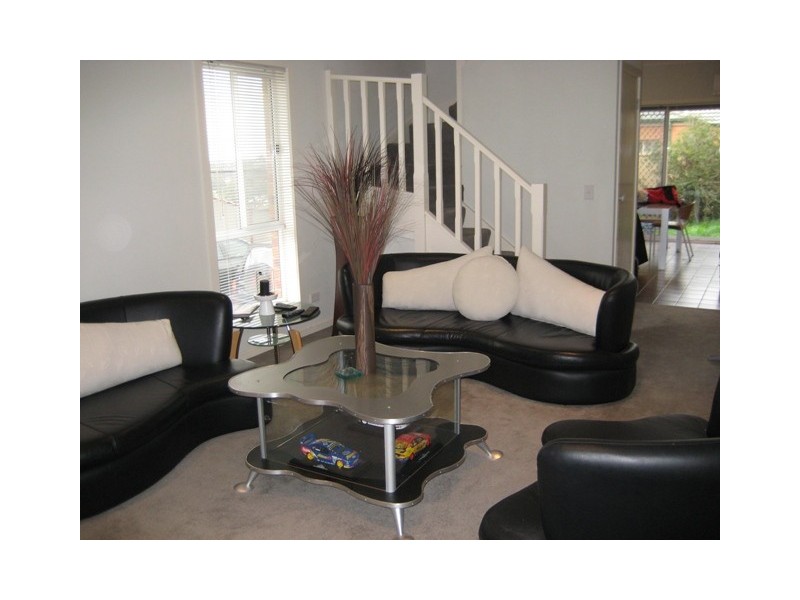 5 Seggan Circle, Gowanbrae VIC 3043