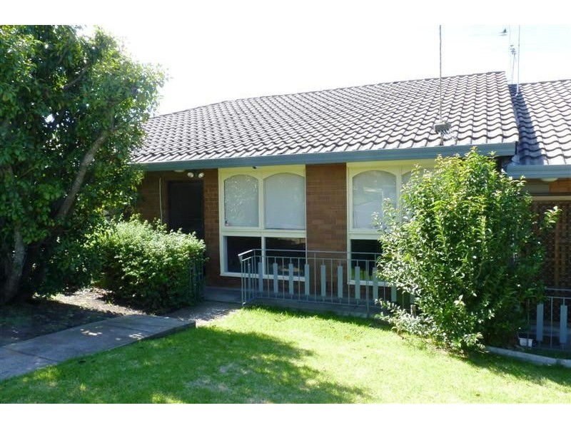 2/14 Moushall Avenue, Niddrie VIC 3042