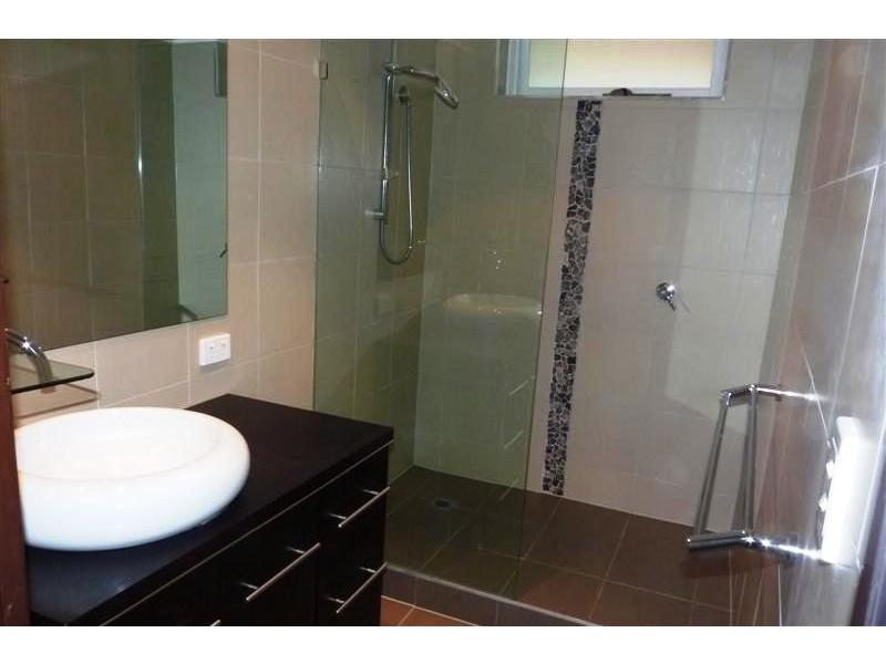 2/14 Moushall Avenue, Niddrie VIC 3042