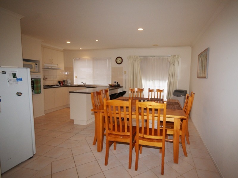 5 Ozzimo Drive, Hillside VIC 3037