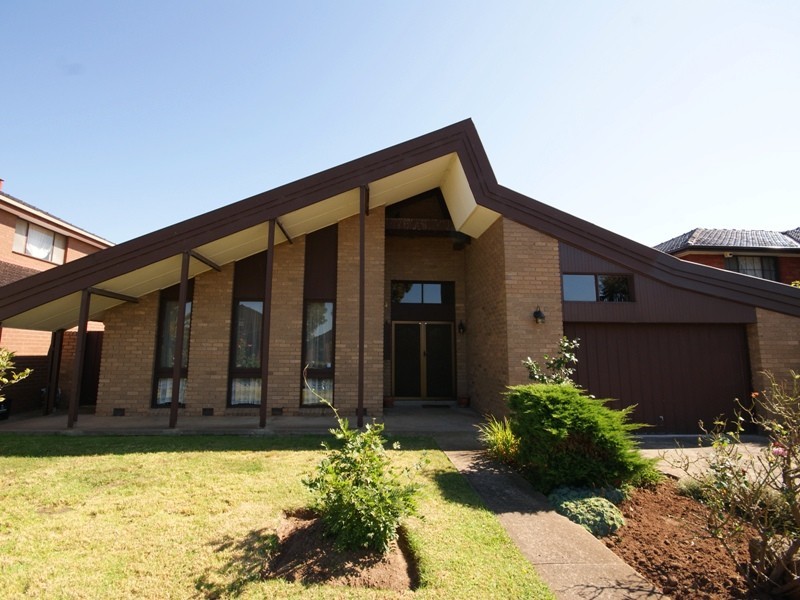 13 Koroit Place, Taylors Lakes VIC 3038