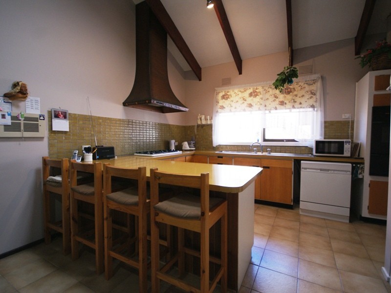 13 Koroit Place, Taylors Lakes VIC 3038