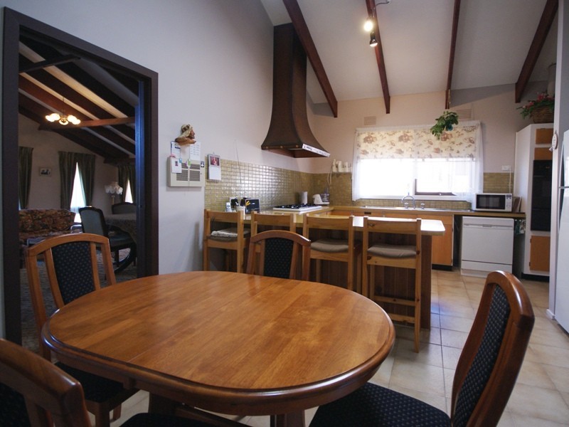 13 Koroit Place, Taylors Lakes VIC 3038