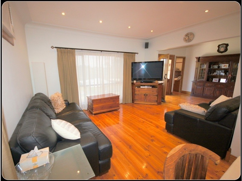 10 Spring Street, Niddrie VIC 3042