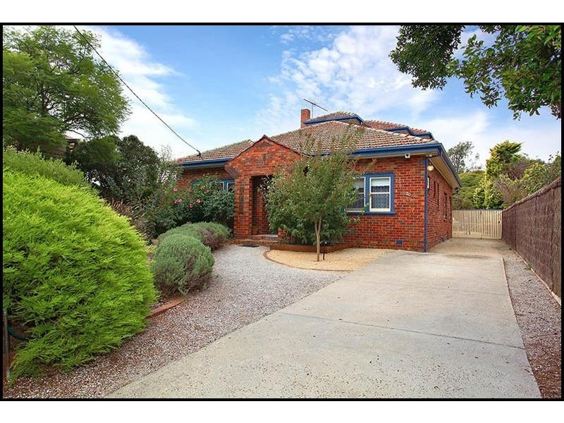 20 Glenview Road, Strathmore VIC 3041