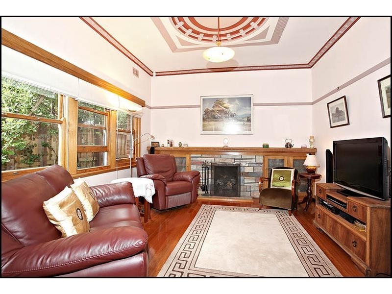 20 Glenview Road, Strathmore VIC 3041