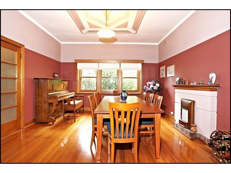 20 Glenview Road, Strathmore VIC 3041