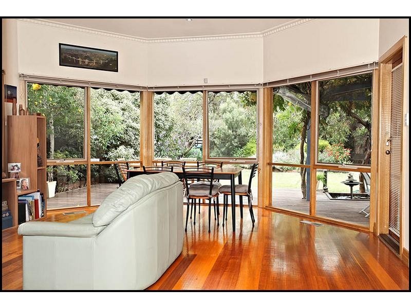 20 Glenview Road, Strathmore VIC 3041