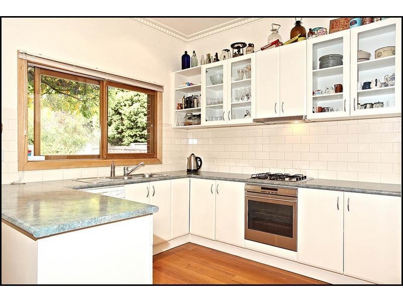 20 Glenview Road, Strathmore VIC 3041