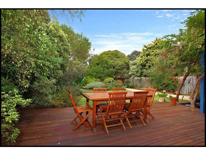 20 Glenview Road, Strathmore VIC 3041