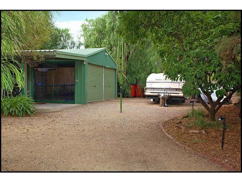 20 Glenview Road, Strathmore VIC 3041