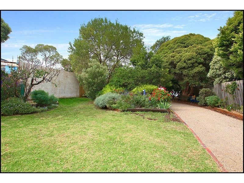 20 Glenview Road, Strathmore VIC 3041