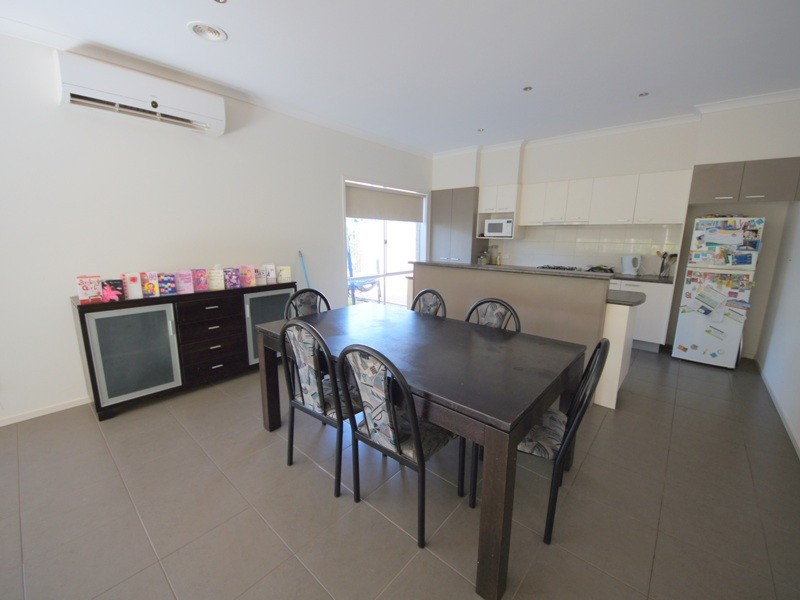 17 McCubbin Way, Caroline Springs VIC 3023