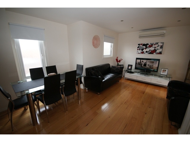 2/11 Wolseley Street, Coburg VIC 3058