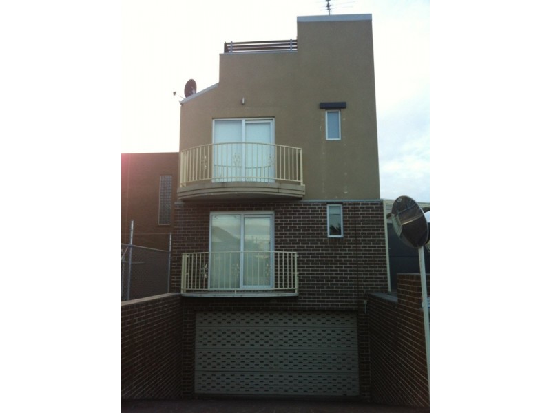 2/11 Wolseley Street, Coburg VIC 3058