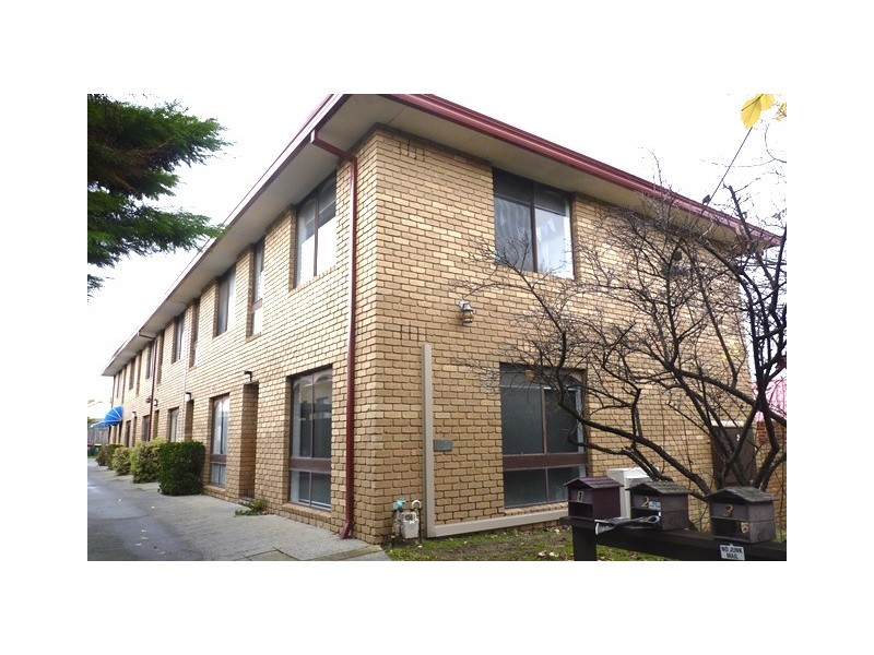 6/2 Balmoral Street, Essendon VIC 3040