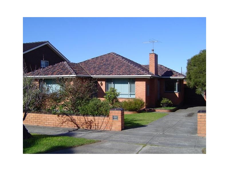 39 Williamson Ave, Strathmore VIC 3041