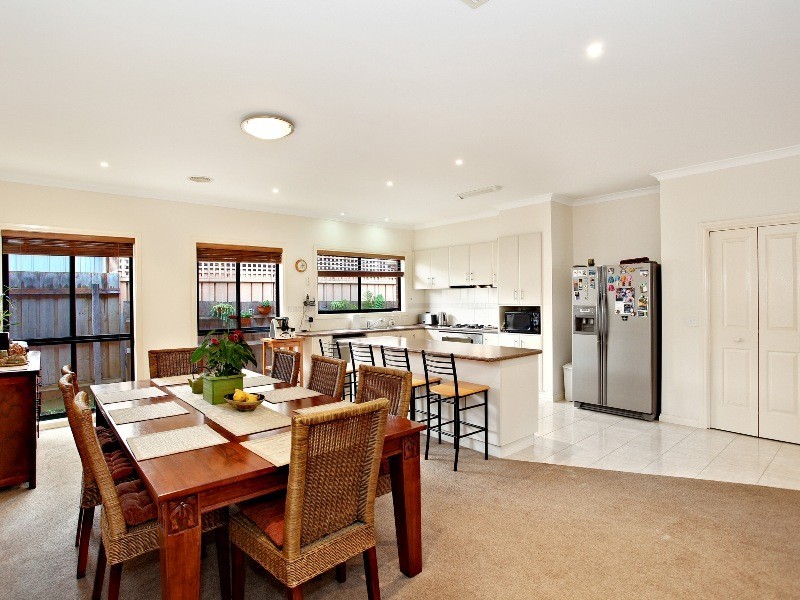 15 Kamo Court, Taylors Lakes VIC 3038