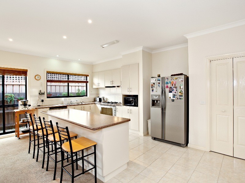 15 Kamo Court, Taylors Lakes VIC 3038