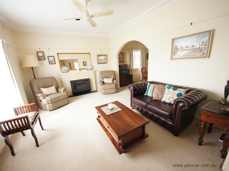 18 Albert Street, Oak Park VIC 3046