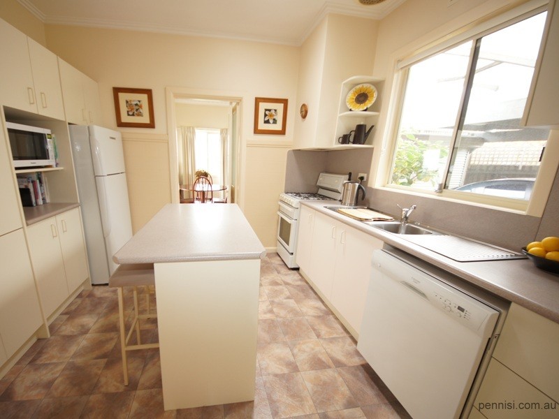 18 Albert Street, Oak Park VIC 3046