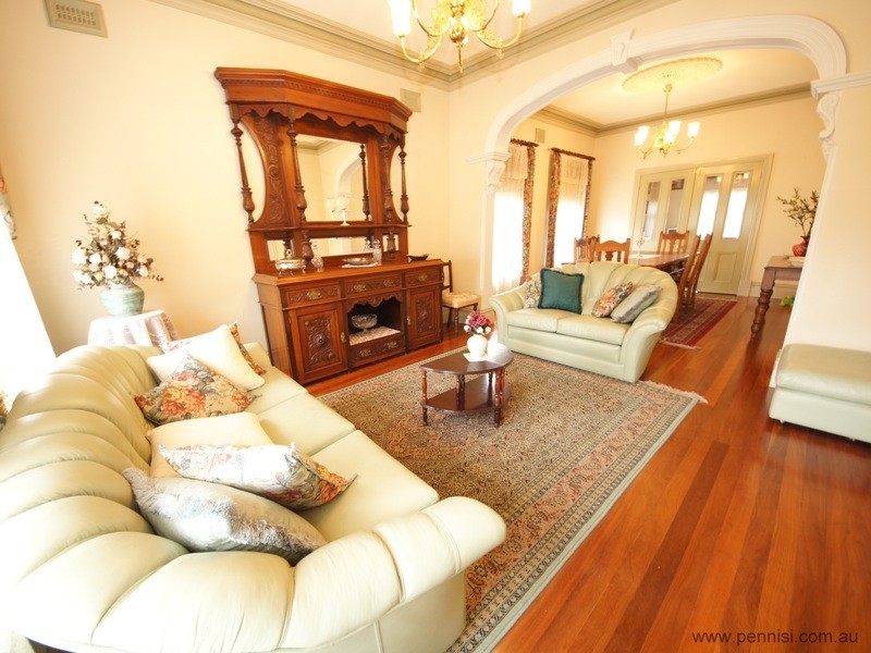 2 Ferry Crescent, Brunswick West VIC 3055