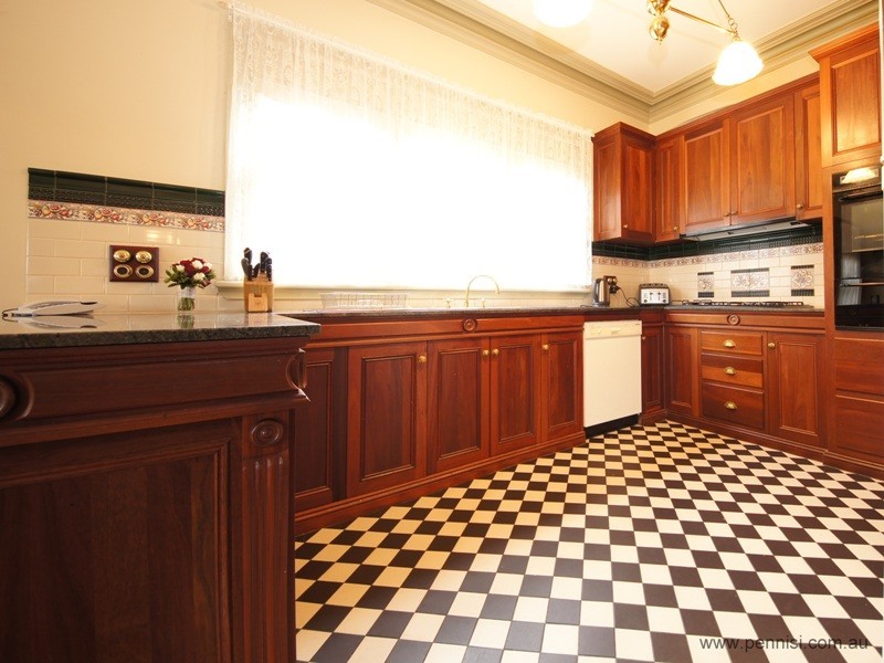 2 Ferry Crescent, Brunswick West VIC 3055