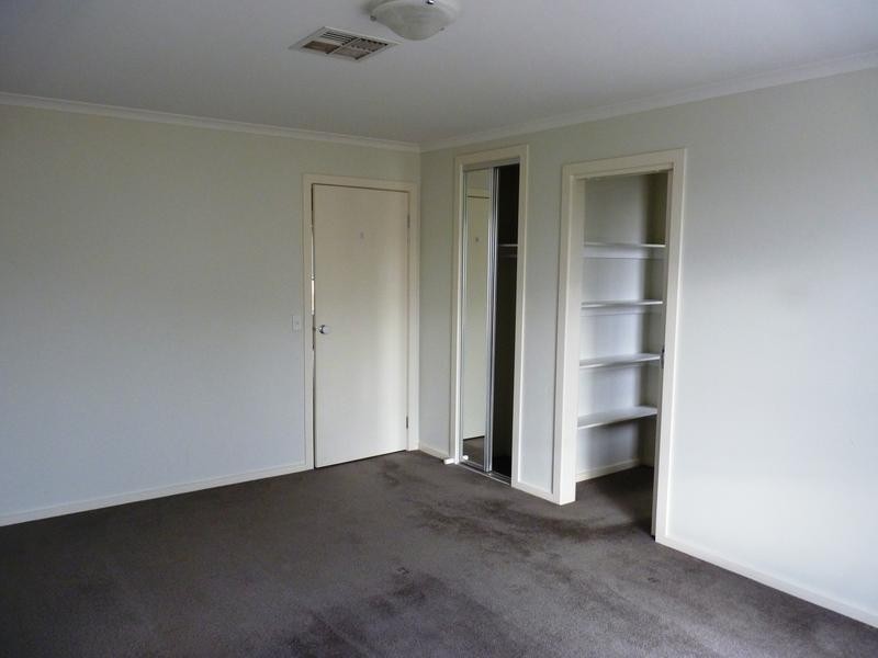 4 Seggan Circle, Gowanbrae VIC 3043