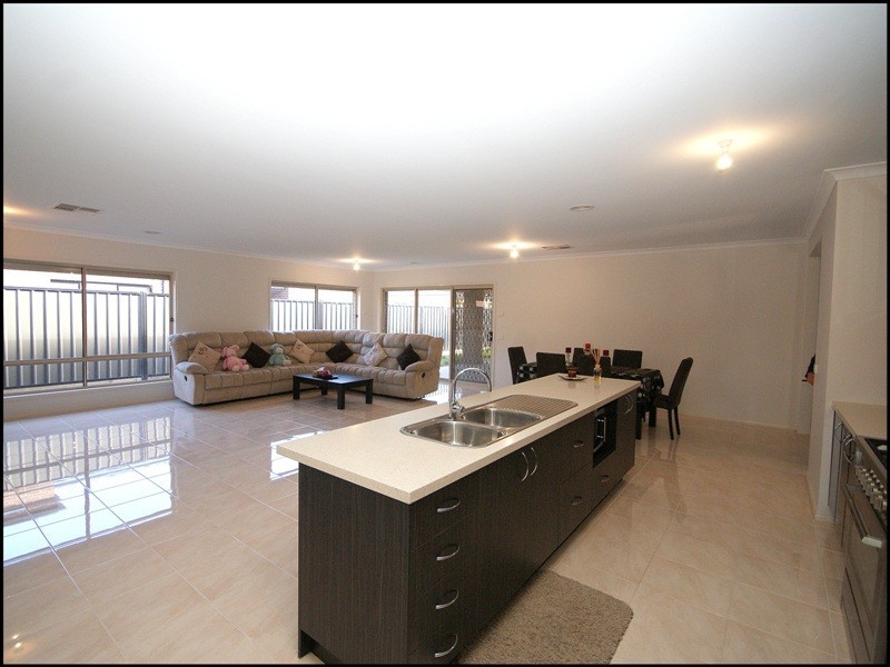 303 Waterview Boulevard, Craigieburn VIC 3064