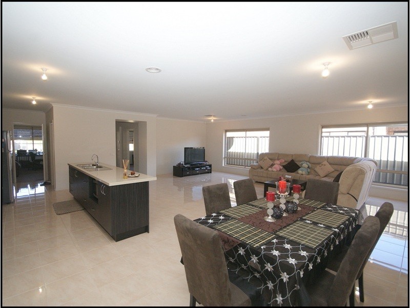 303 Waterview Boulevard, Craigieburn VIC 3064