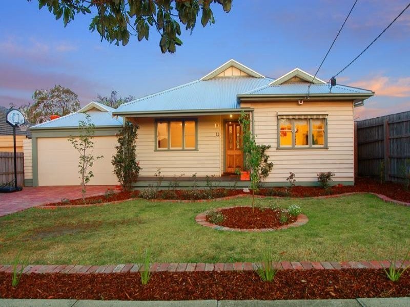 10 Fenacre Street, Strathmore VIC 3041