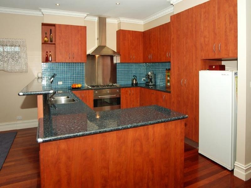 10 Fenacre Street, Strathmore VIC 3041
