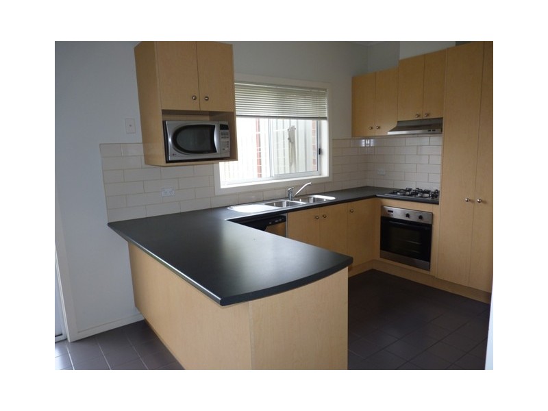 4 Seggan Circle, Gladstone Park VIC 3043