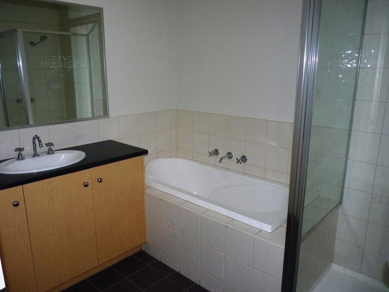 4 Seggan Circle, Gladstone Park VIC 3043