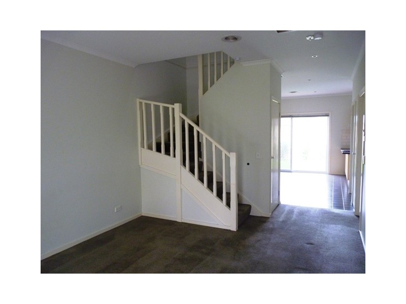 4 Seggan Circle, Gladstone Park VIC 3043