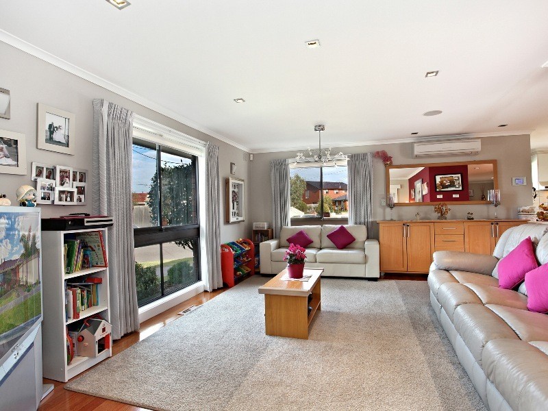 8 Bundeena Avenue, Kealba VIC 3021