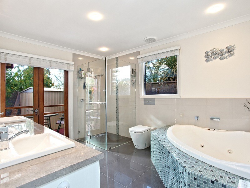 8 Bundeena Avenue, Kealba VIC 3021