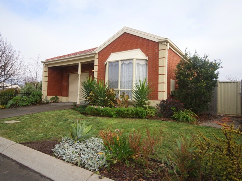 3 Branchilly Drive, Roxburgh Park VIC 3064