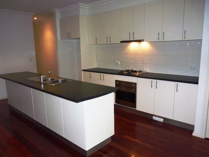 2/27 Watt Avenue, Oak Park VIC 3046