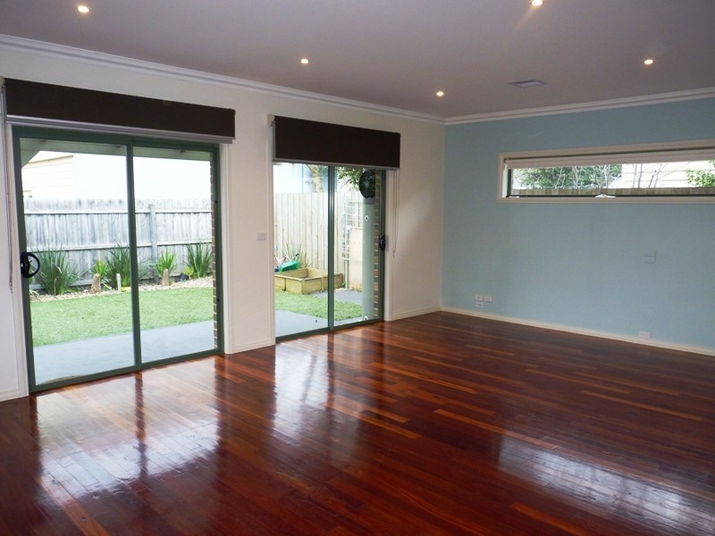 2/27 Watt Avenue, Oak Park VIC 3046