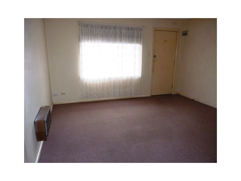 2/11 Tweedside Street, Essendon VIC 3040