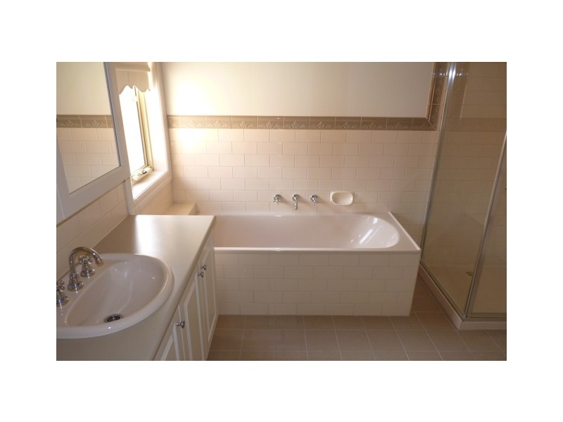 1/153 Roberts Street, Essendon VIC 3040