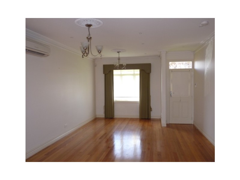 1/153 Roberts Street, Essendon VIC 3040