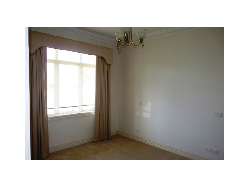 1/153 Roberts Street, Essendon VIC 3040