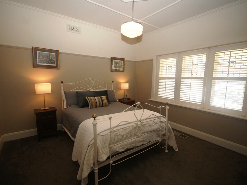 16 Alfred Road, Essendon VIC 3040