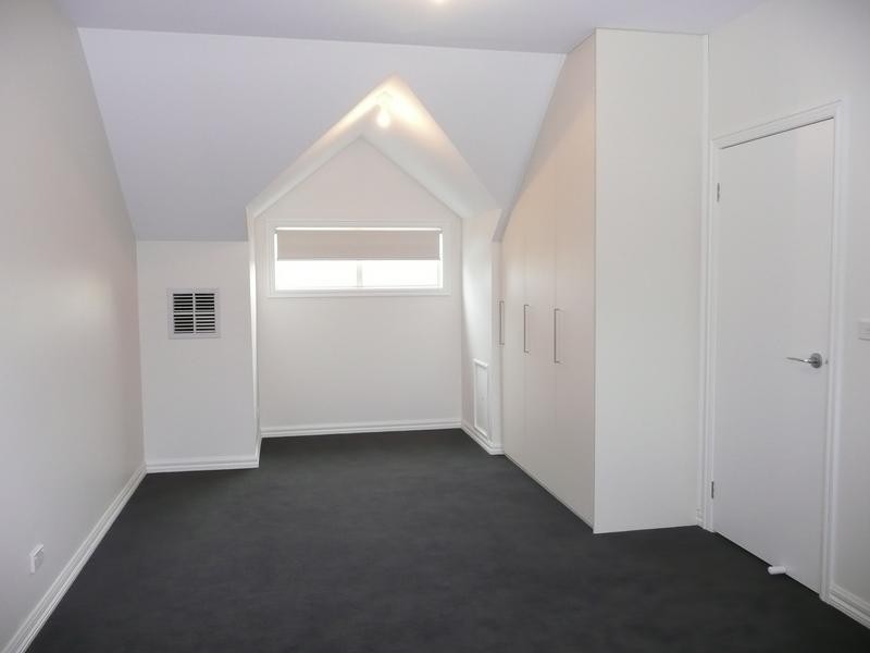 31 Watt Avenue, Oak Park VIC 3046